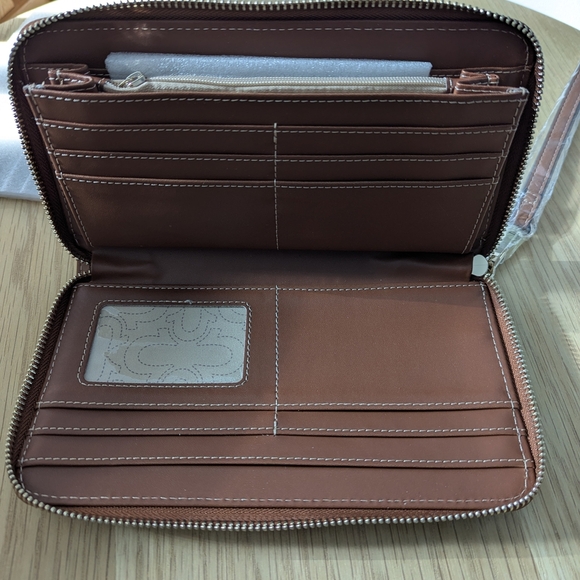 BNWT - True Religion Large Denim Wristlet/Wallet - Picture 3 of 7